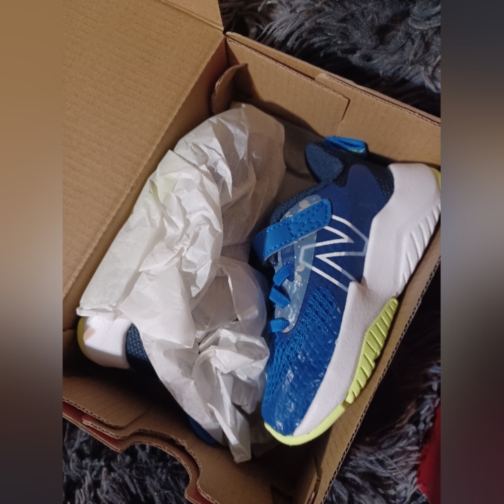 New balance Kids size 5.5C,new in box